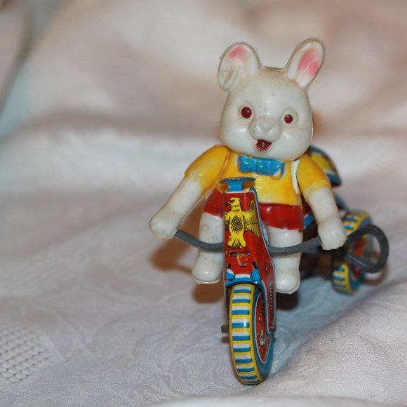 Vintage Tin Litho Wind-Up Tricycle W/ Bunny -  Tested/Working - Picture 2 of 4